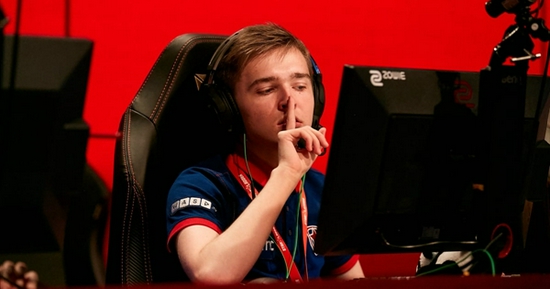 KPL赛场上的野王之争：花海与钟意的巅峰对决